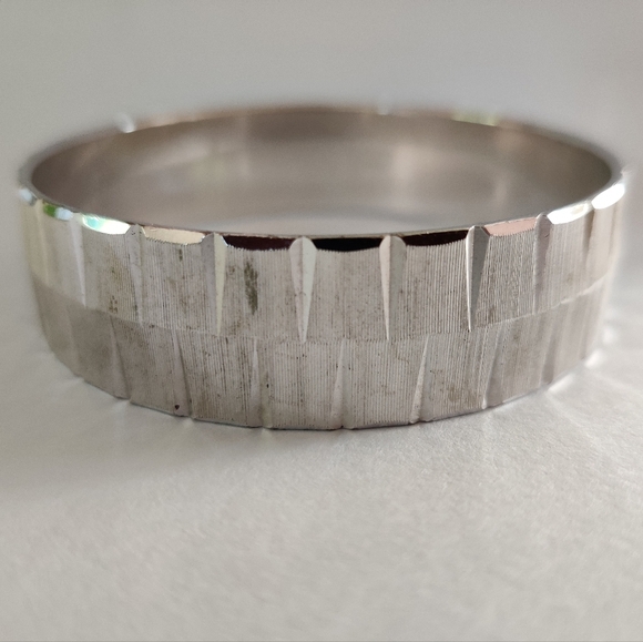 Vintage Money Wide Bangle bracelet - Picture 14 of 16